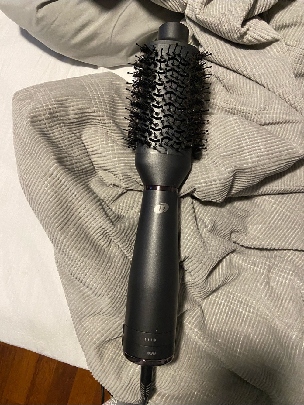 T3 oval blow dryer brush